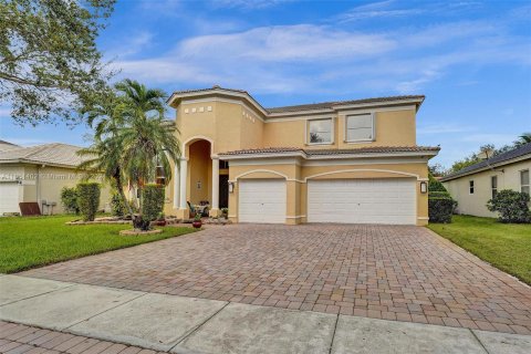 House in Miramar, Florida 5 bedrooms, 344.3 sq.m. № 1333649 - photo 1