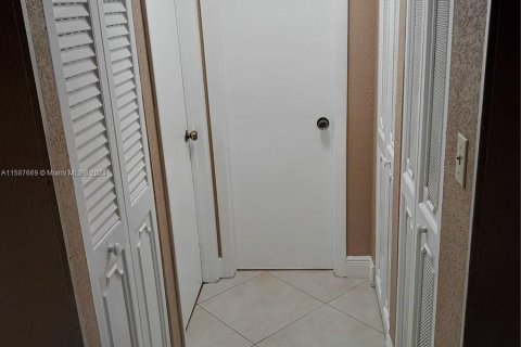 Copropriété à vendre à Sunrise, Floride: 2 chambres, 95.22 m2 № 1176470 - photo 20