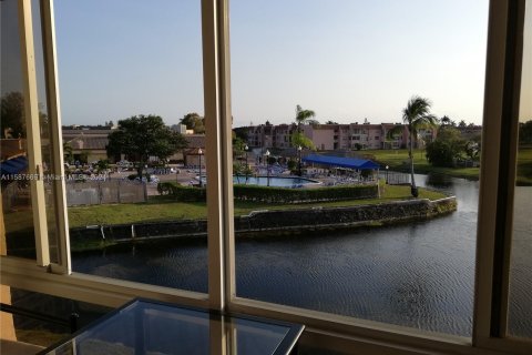 Condominio en venta en Sunrise, Florida, 2 dormitorios, 95.22 m2 № 1176470 - foto 16