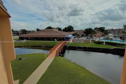 Copropriété à vendre à Sunrise, Floride: 2 chambres, 95.22 m2 № 1176470 - photo 27