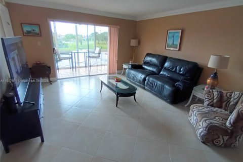 Copropriété à vendre à Sunrise, Floride: 2 chambres, 95.22 m2 № 1176470 - photo 2