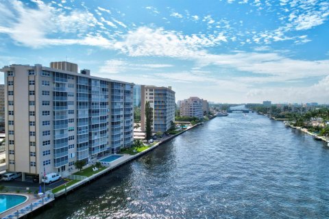 Condominio en venta en Pompano Beach, Florida, 2 dormitorios, 111.48 m2 № 1228731 - foto 10