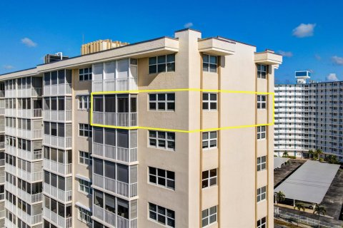 Condominio en venta en Pompano Beach, Florida, 2 dormitorios, 111.48 m2 № 1228731 - foto 15