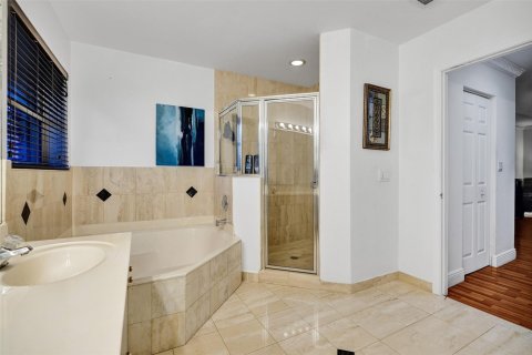 Casa en venta en Pembroke Pines, Florida, 5 dormitorios, 363.53 m2 № 1227606 - foto 8