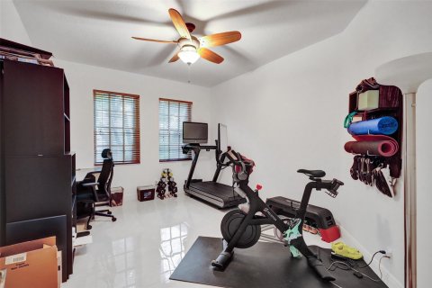 Casa en venta en Pembroke Pines, Florida, 5 dormitorios, 363.53 m2 № 1227606 - foto 28