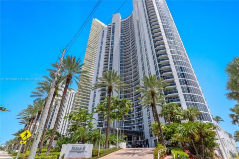 Copropriété à vendre à Sunny Isles Beach, Floride: 2 chambres, 176.79 m2 № 1355152 - photo 1