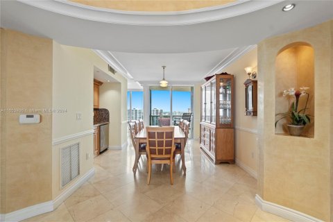 Condominio en venta en Sunny Isles Beach, Florida, 2 dormitorios, 176.79 m2 № 1355152 - foto 29