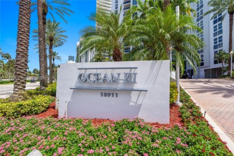 Condominio en venta en Sunny Isles Beach, Florida, 2 dormitorios, 176.79 m2 № 1355152 - foto 2