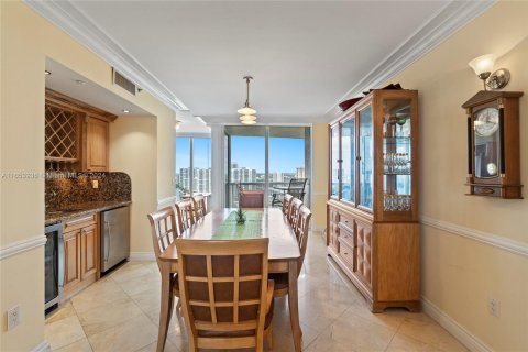 Copropriété à vendre à Sunny Isles Beach, Floride: 2 chambres, 176.79 m2 № 1355152 - photo 11