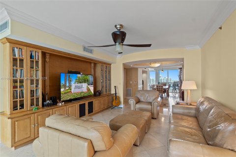 Condominio en venta en Sunny Isles Beach, Florida, 2 dormitorios, 176.79 m2 № 1355152 - foto 23