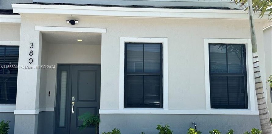 Townhouse in Florida City, Florida 3 bedrooms, 133.78 sq.m. № 1355193