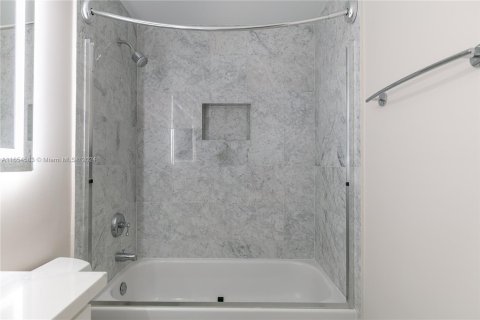 Condo in Hollywood, Florida, 2 bedrooms  № 1355112 - photo 29