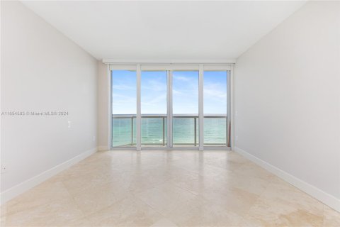 Condo in Hollywood, Florida, 2 bedrooms  № 1355112 - photo 25