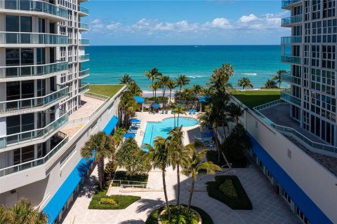 Condo in Hollywood, Florida, 2 bedrooms  № 1355112 - photo 3