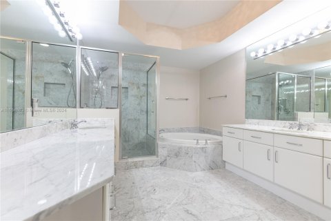 Condo in Hollywood, Florida, 2 bedrooms  № 1355112 - photo 19