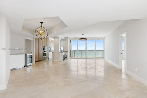 Condo in Hollywood, Florida, 2 bedrooms  № 1355112 - photo 11