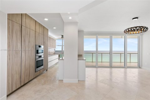 Copropriété à vendre à Hollywood, Floride: 2 chambres, 185.06 m2 № 1355112 - photo 12