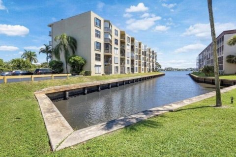 Condominio en venta en Lantana, Florida, 2 dormitorios, 95.22 m2 № 996124 - foto 3