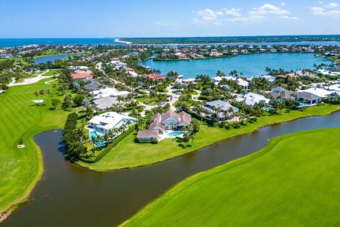 House in Stuart, Florida 5 bedrooms, 427.26 sq.m. № 489177 - photo 4