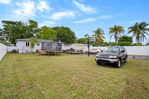 Villa ou maison à vendre à Hollywood, Floride: 2 chambres, 121.42 m2 № 887423 - photo 21