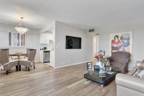 Condominio en venta en Boca Raton, Florida, 2 dormitorios, 79.99 m2 № 889965 - foto 5
