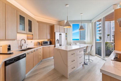 Condo in Miami Beach, Florida, 3 bedrooms  № 1185948 - photo 19