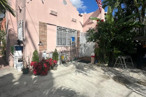 Commercial property in Miami, Florida 184.6 sq.m. № 976708 - photo 5