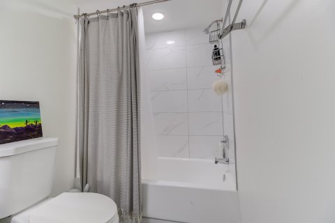 Condo in Sunrise, Florida, 2 bedrooms  № 1132648 - photo 11