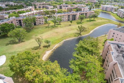 Copropriété à vendre à Sunrise, Floride: 2 chambres, 131.74 m2 № 1132648 - photo 1