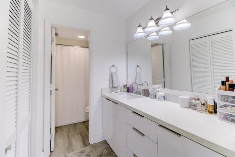 Condo in Sunrise, Florida, 2 bedrooms  № 1132648 - photo 15