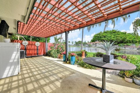 Casa en venta en Miami, Florida, 2 dormitorios, 83.61 m2 № 1360515 - foto 5