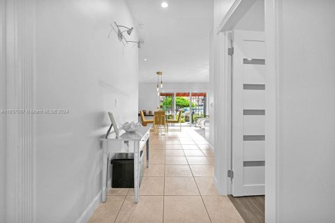 Casa en venta en Miami, Florida, 2 dormitorios, 83.61 m2 № 1360515 - foto 19