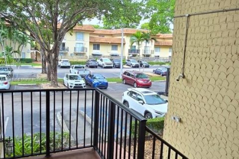 Condo in Miami, Florida, 1 bedroom  № 1360437 - photo 2