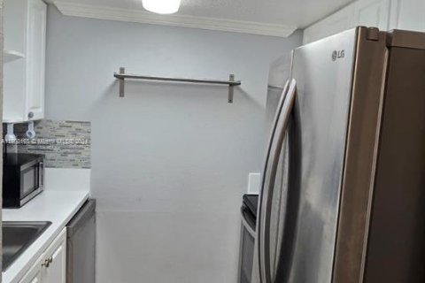 Condo in Miami, Florida, 1 bedroom  № 1360437 - photo 6