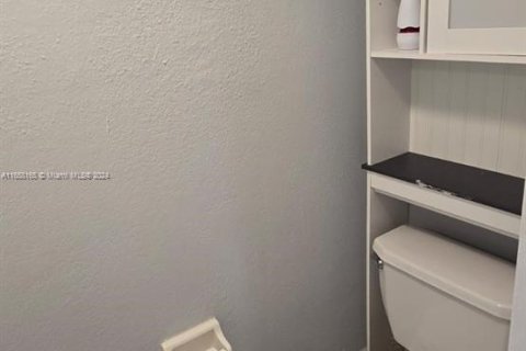 Condo in Miami, Florida, 1 bedroom  № 1360437 - photo 17