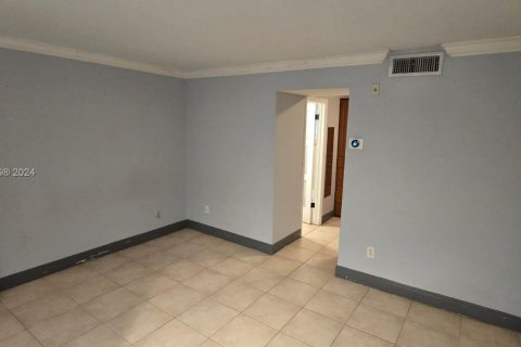 Condo in Miami, Florida, 1 bedroom  № 1360437 - photo 16