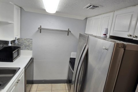 Condo in Miami, Florida, 1 bedroom  № 1360437 - photo 3