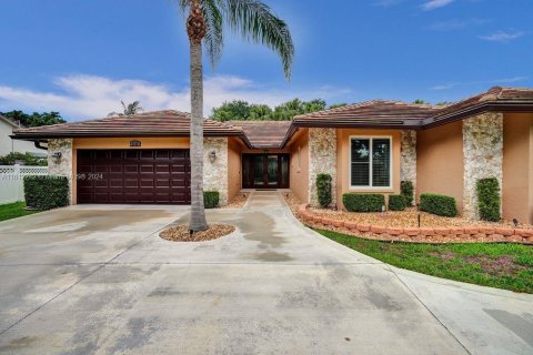 Villa ou maison à vendre à Coral Springs, Floride: 4 chambres, 219.9 m2 № 1235214 - photo 3