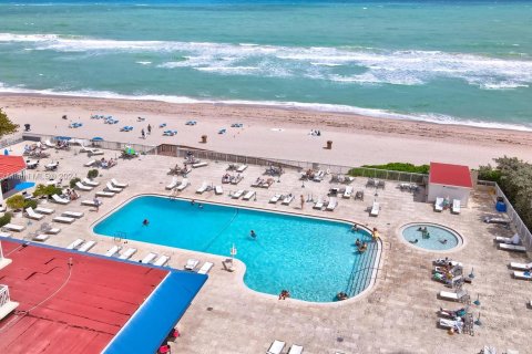 Condominio en venta en Sunny Isles Beach, Florida, 33.44 m2 № 1000355 - foto 18