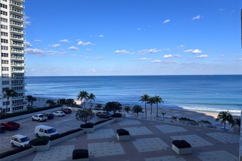 Condo in Fort Lauderdale, Florida, 1 bedroom  № 927991 - photo 1