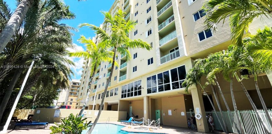 Condominio en Miami, Florida, 2 dormitorios  № 1356710