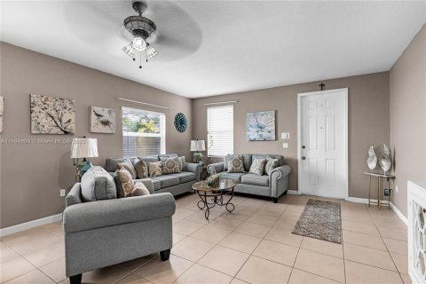 Casa en venta en Homestead, Florida, 5 dormitorios, 304.35 m2 № 866573 - foto 18