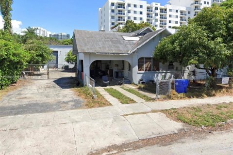 Купить коммерческую недвижимость в Майами, Флорида № 956548 - фото 1