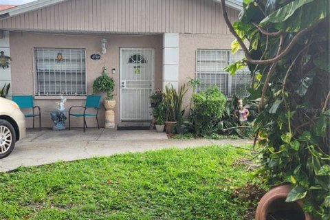 Casa en venta en Tampa, Florida, 3 dormitorios, 169.45 m2 № 1399242 - foto 1