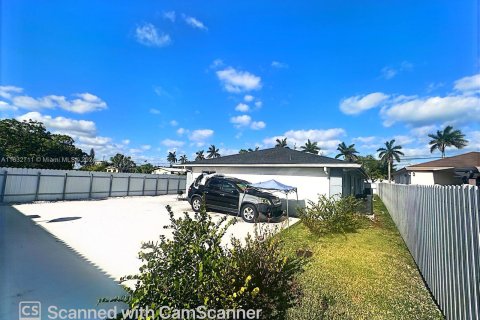 Casa en venta en Miami, Florida, 8 dormitorios, 308.9 m2 № 1293131 - foto 4