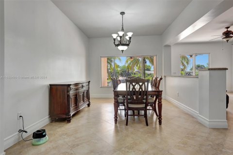 Casa en venta en Hialeah, Florida, 4 dormitorios, 205.69 m2 № 1293134 - foto 11