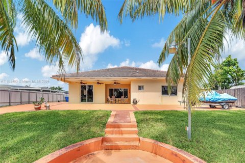 Villa ou maison à vendre à Hialeah, Floride: 4 chambres, 205.69 m2 № 1293134 - photo 1