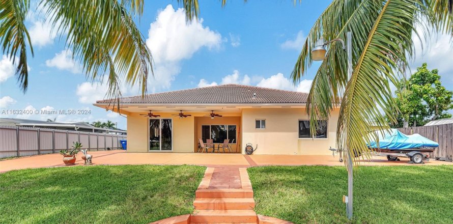 Villa ou maison à Hialeah, Floride 4 chambres, 205.69 m2 № 1293134