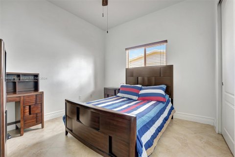 Casa en venta en Hialeah, Florida, 4 dormitorios, 205.69 m2 № 1293134 - foto 29