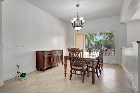 Casa en venta en Hialeah, Florida, 4 dormitorios, 205.69 m2 № 1293134 - foto 12